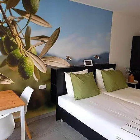 Os Mundos Bed & Breakfast